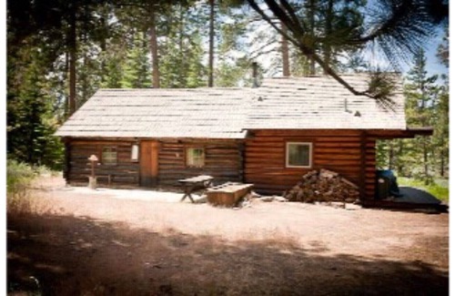 Tahoe Meadows Cabina | Histórico cabaña de madera con acceso a la playa privada en el distrito histórico