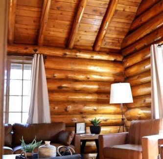Rapid City Casa | Historic Log Cabin for South Dakota Glamping Getaways