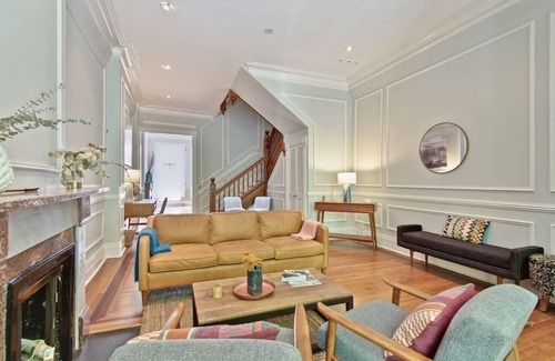 Gold Coast Casa | Historic luxury townhouse on Chicago's Gold Coast