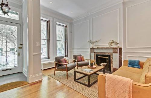 Gold Coast Casa | Historic luxury Townhouse in Downtown Chicago