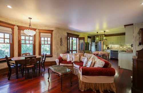 Wildwood Crest Villa | Historic Luxury Condo with POOL & modern amenities in Wildwood Crest, NJ