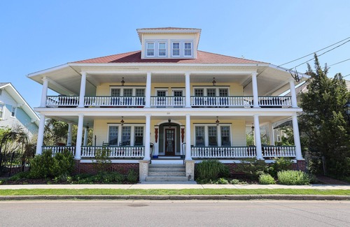 Wildwood Crest Villa | Historic Luxury Condo with POOL & modern amenities in Wildwood Crest, NJ