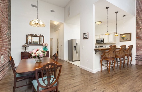 Warrington Casa | Historic Mahogany Mill Kiln Town Home with Boat Slip - Bayou Chico