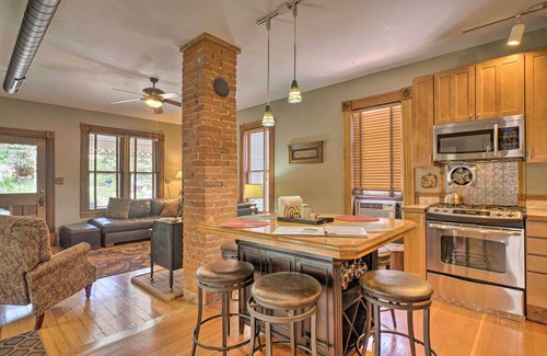 Manitou Springs Cabaña | Historic Manitou Springs Victorian: Walk Downtown!