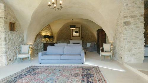 La Tour-d'Aigues Casa | Historic Mansion In Provence Vineyards