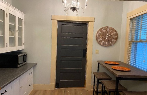 Sikeston Casa | Historic meets Modern Downtown 3 bedroom home