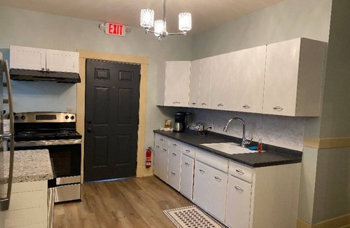 Sikeston Casa | Historic meets Modern Downtown 3 bedroom home
