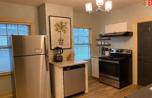 Sikeston Casa | Historic meets Modern Downtown 3 bedroom home
