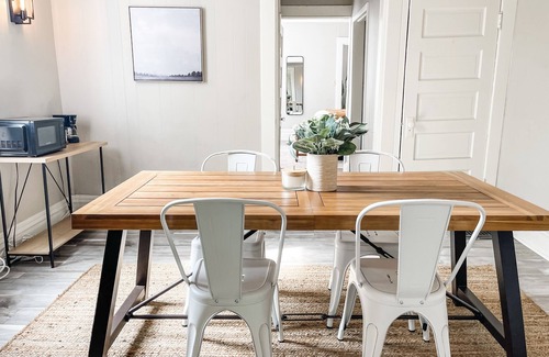 East Midtown Apartamento | Historic Midtown Charmer With Tons Of Natural Light, Walk To Everything!