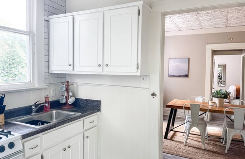 East Midtown Apartamento | Historic Midtown Charmer With Tons Of Natural Light, Walk To Everything!