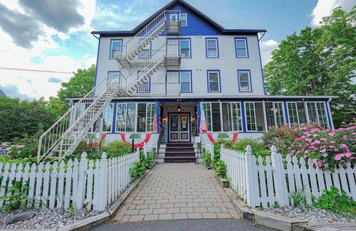 Milford Casa | Historic Milford Ambiance | Relaxing Well-Designed Room for Your Vacation