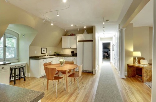 Whittier Apartamento | Historic Minneapolis Mansion- 3rd floor apartment