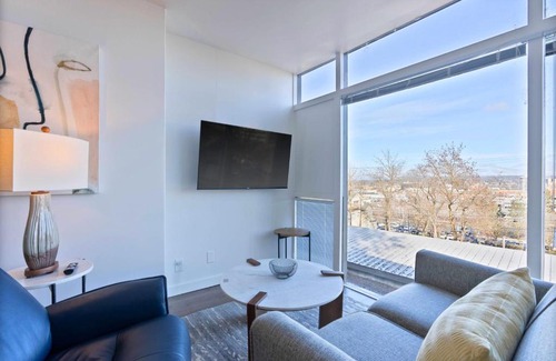 Cliff - Cannon Apartamento | Historic Modern Apartment Park Free w DT Views