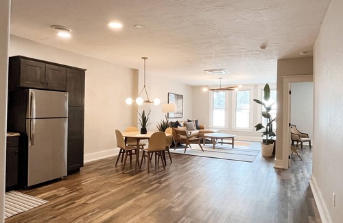 Hot Springs Apartamento | Historic & Modern! Walk to Restaurants, Moccasin Springs + Huge Suite w/ Kitchen