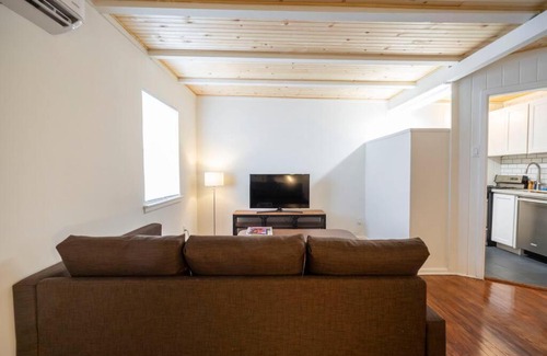 Greenway Plaza-Upper Kirby Apartamento | Historic Montrose Building w/Netflix and Parking