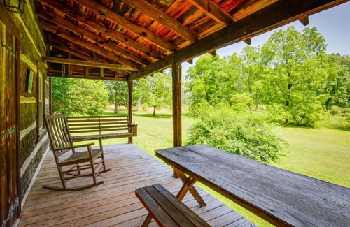 Drifting Casa | Historic Morrisdale Area Cabin with Deck and Fireplace