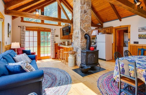 Drifting Casa | Historic Morrisdale Area Cabin with Deck and Fireplace
