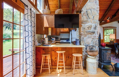 Drifting Cabina | Historic Morrisdale Area Cabin w/ Deck & Fireplace