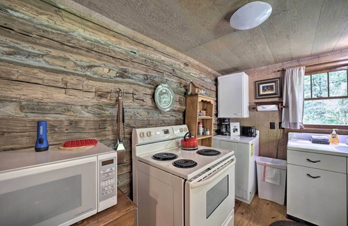 Bryson City Cabina | Historic Mountain Cabin: Grill & Hiking Trail!