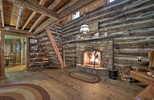 Bryson City Casa | Historic Mountain Cabin Grill and Hiking Trail!
