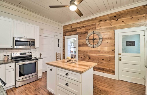 Mountain Home Casa | Historic Mountain Home Haven w/ Large Yard!