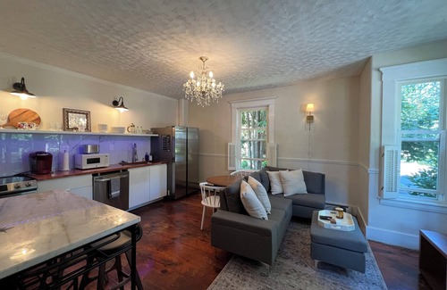 South Berwick Casa | Historic Newly Renovated 3-bedroom Townhome with WiFi, AC Downtown South Berwick