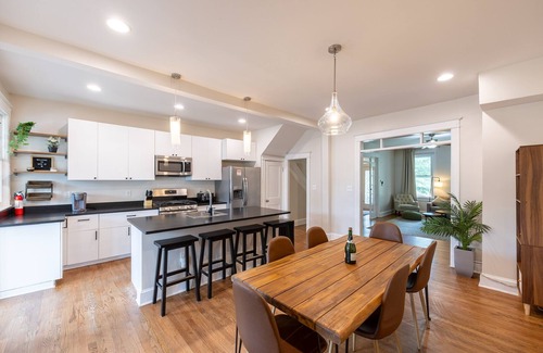 Petworth Casa | Historic NW DC Rowhome + Hot Tub 5 bed/3.5 bath