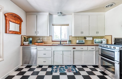 West Sacramento Apartamento | Historic Oaks Hideaway-Great Location w/ Yard
