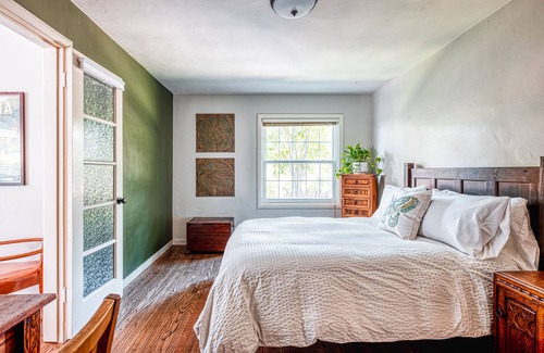 West Sacramento Apartamento | Historic Oaks Hideaway-Great Location w/ Yard