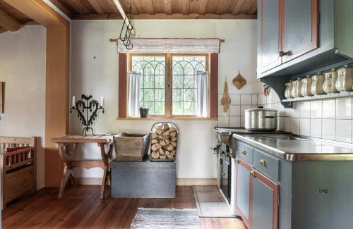 Leksand Municipality Casa | Historic Off-Grid Farm Cottage By Rombo Trail