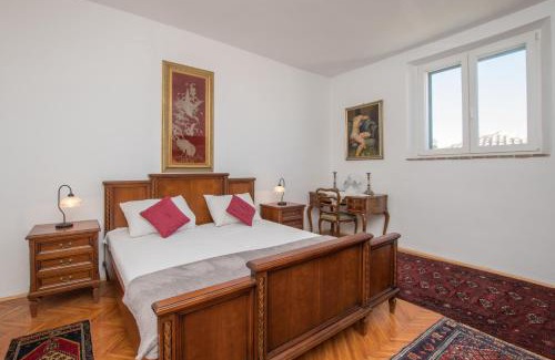 City Center Apartamento | Historic Old Town apartment with the best view in town