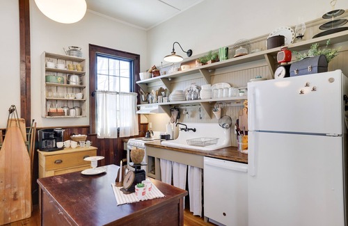 Lakeville Casa | Historic One Room Schoolhouse - 5 mins to Lake Wallenpaupack - Family & Friends