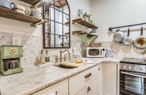 South Pensacola Casa | Historic P'cola Bungalow! King Bed. Free Parking