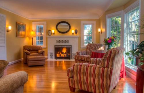 Petaluma Casa | Historic Petaluma Vacation Rental on Vintage Farm!