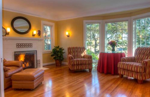 Petaluma Casa | Historic Petaluma Vacation Rental on Vintage Farm!