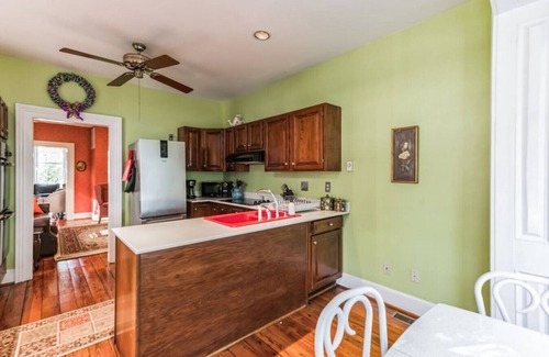 Petersburg Casa | Historic Petersburg Row Home
