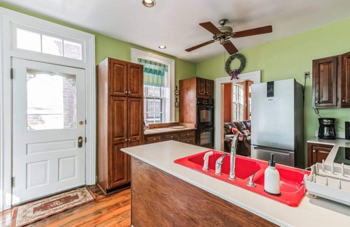 Petersburg Casa | Historic Petersburg Row Home