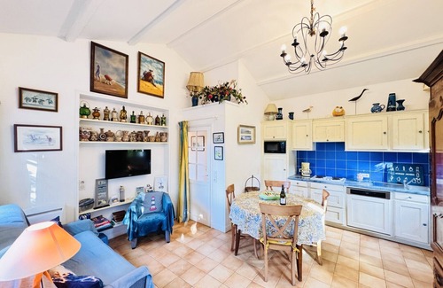 La Barre-de-Monts Casa | Historic property La Joséphine 1828, Walled Gardens, Wifi, Pets allowed