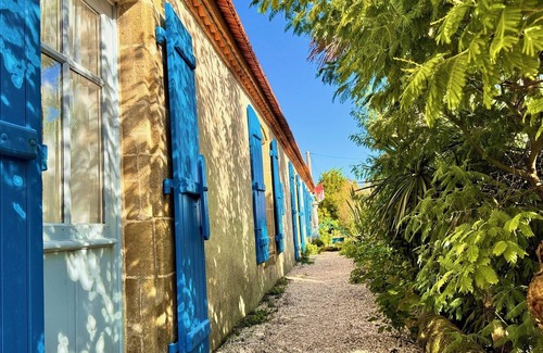La Barre-de-Monts Casa | Historic property La Joséphine 1828, Walled Gardens, Wifi, Pets allowed