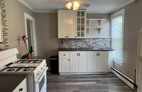 West Haven Apartamento | Historic Prospect Beach House - 1 minute walk to Beach