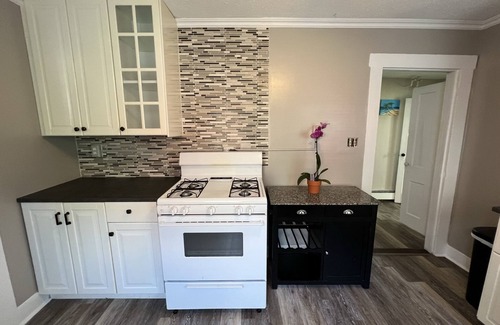 West Haven Apartamento | Historic Prospect Beach House - 1 minute walk to Beach