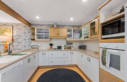 Port Adelaide Casa | Courtyard Home In Historic Pt Adelaide Near Beach