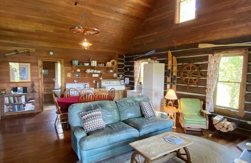 Polson Cabina | Histórico restaurado 1200 Sf Log Lodge con vistas a Flathead La