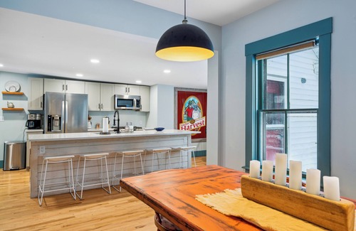 Bridgewater Otro | Historic Riverfront House: 5 Bedrooms 3.5 Baths on 5 Acres