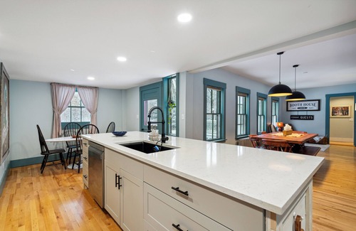 Bridgewater Otro | Historic Riverfront House: 5 Bedrooms 3.5 Baths on 5 Acres