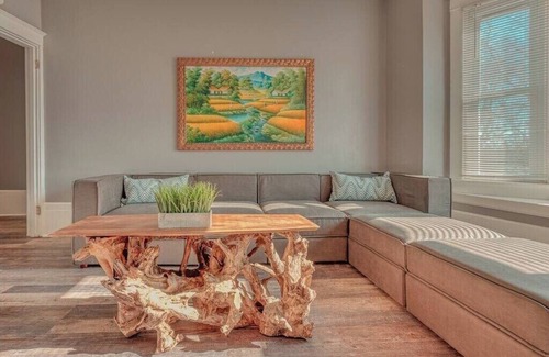 Harrisburg - Hershey Apartamento | Historic Riverfront Tropical Gem w/ River Views