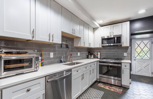 Highlandtown Casa | Historic Rowe House 2BR 2.5BA | Cityscape View by RedAwning
