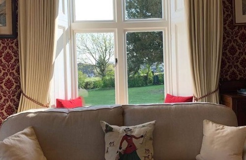 Witney Otro | Historic Royal Hunting Lodge Perfect for Family Gatherings in the Cotswolds