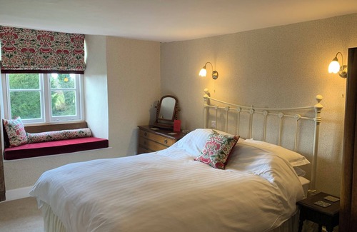 Witney Otro | Historic Royal Hunting Lodge Perfect for Family Gatherings in the Cotswolds