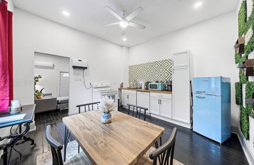 Alta Vista Apartamento | Historic SA Apt l 30+ Day Stay Central & Airport